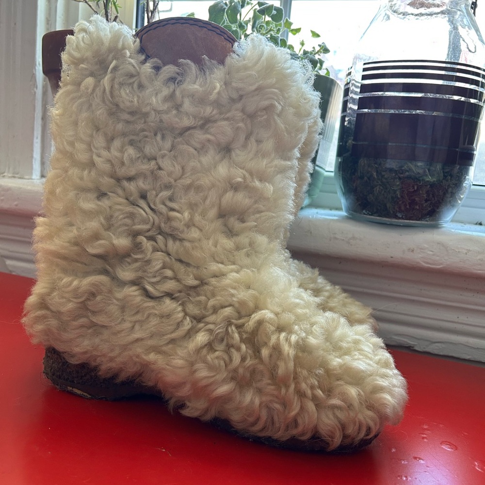 Vintage Pajar Shearling Lined Boots in Cream